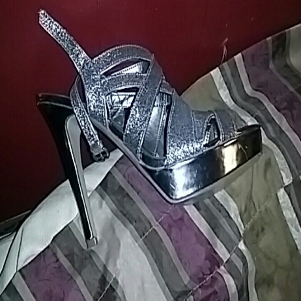 Guess silver tone platform sandals